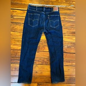Levi’s 514 Straight Fit Jeans (dark wash)